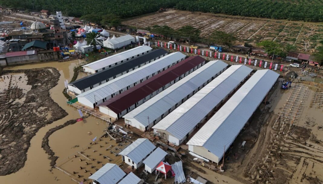 Menteri Dalam Negeri Tito Karnavian meminta para kepala desa (keuchik) di Aceh untuk mengambil peran utama dalam mendata warga terdampak banjir bandang dan longsor yang berhak menerima bantuan pemerintah, termasuk hunian sementara, hunian tetap, serta dana tunggu hunian.